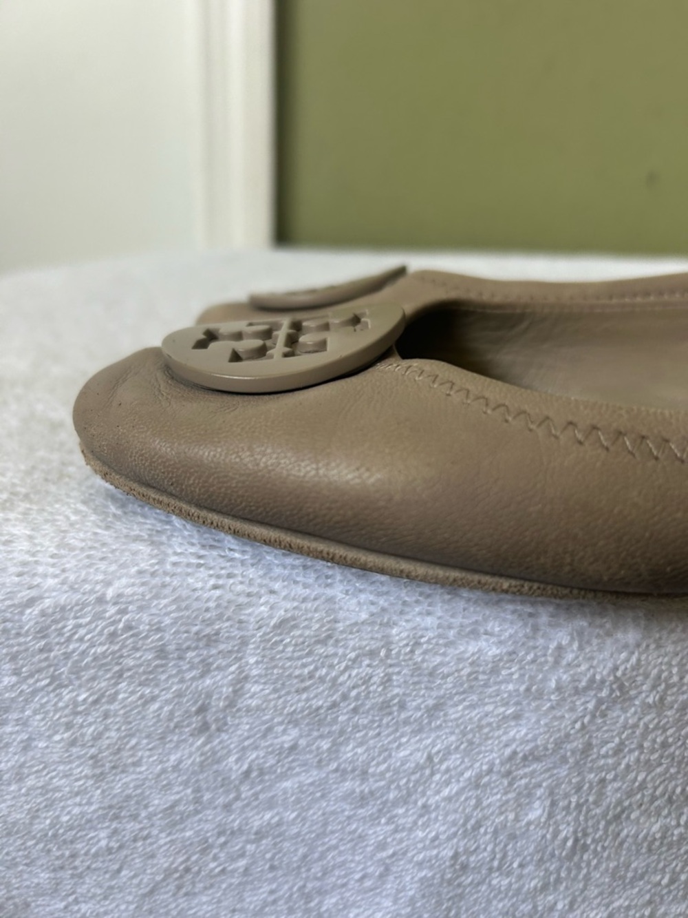 Tory Burch Taupe Leather Logo Medallion Ballet Flats - Picture 9 of 16